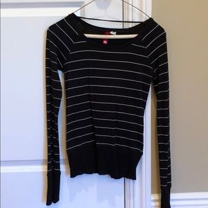 H&M black with thin white stripes crewneck shirt